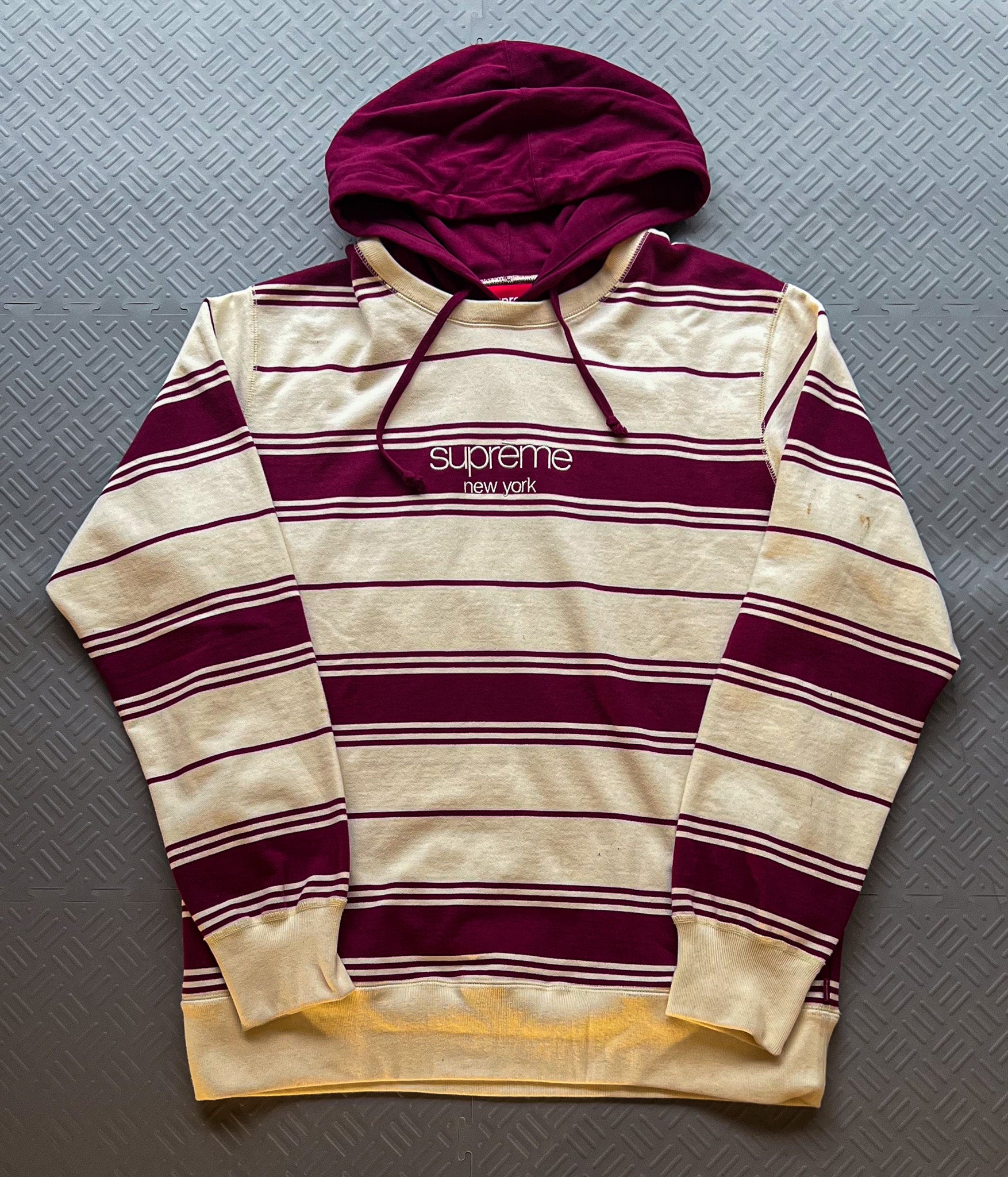 FW16 Supreme Striped Classic Logo Hoodie (L)