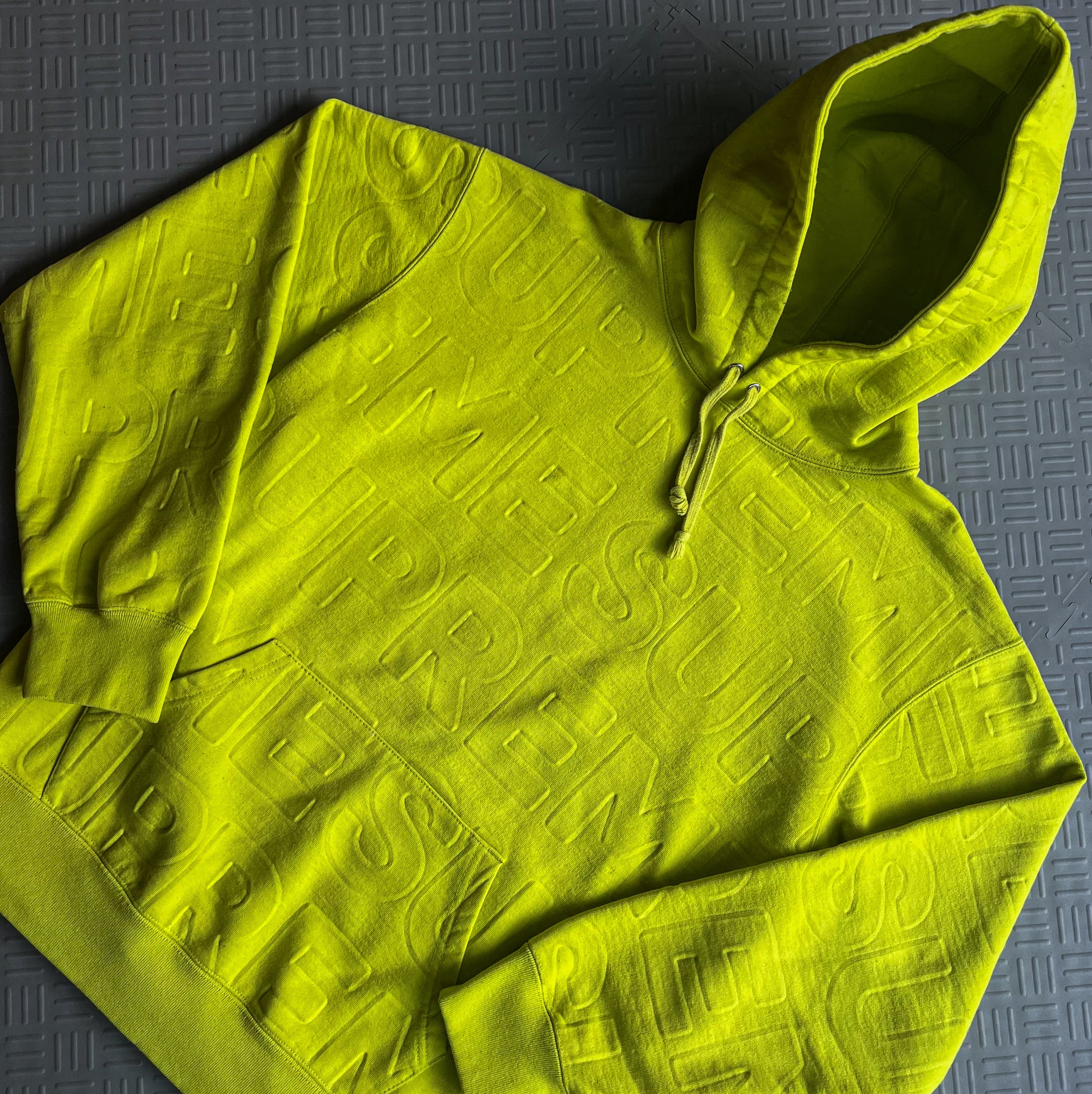 FW19 Supreme Embossed Neon Hoodie (M)