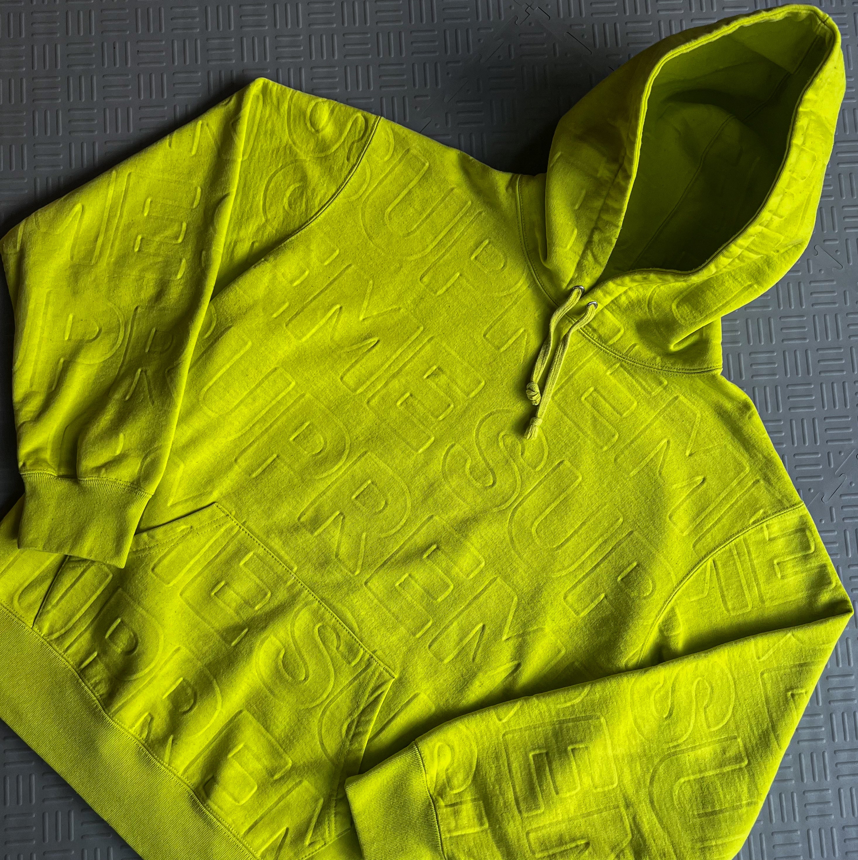 FW19 Supreme Embossed Neon Hoodie (M)