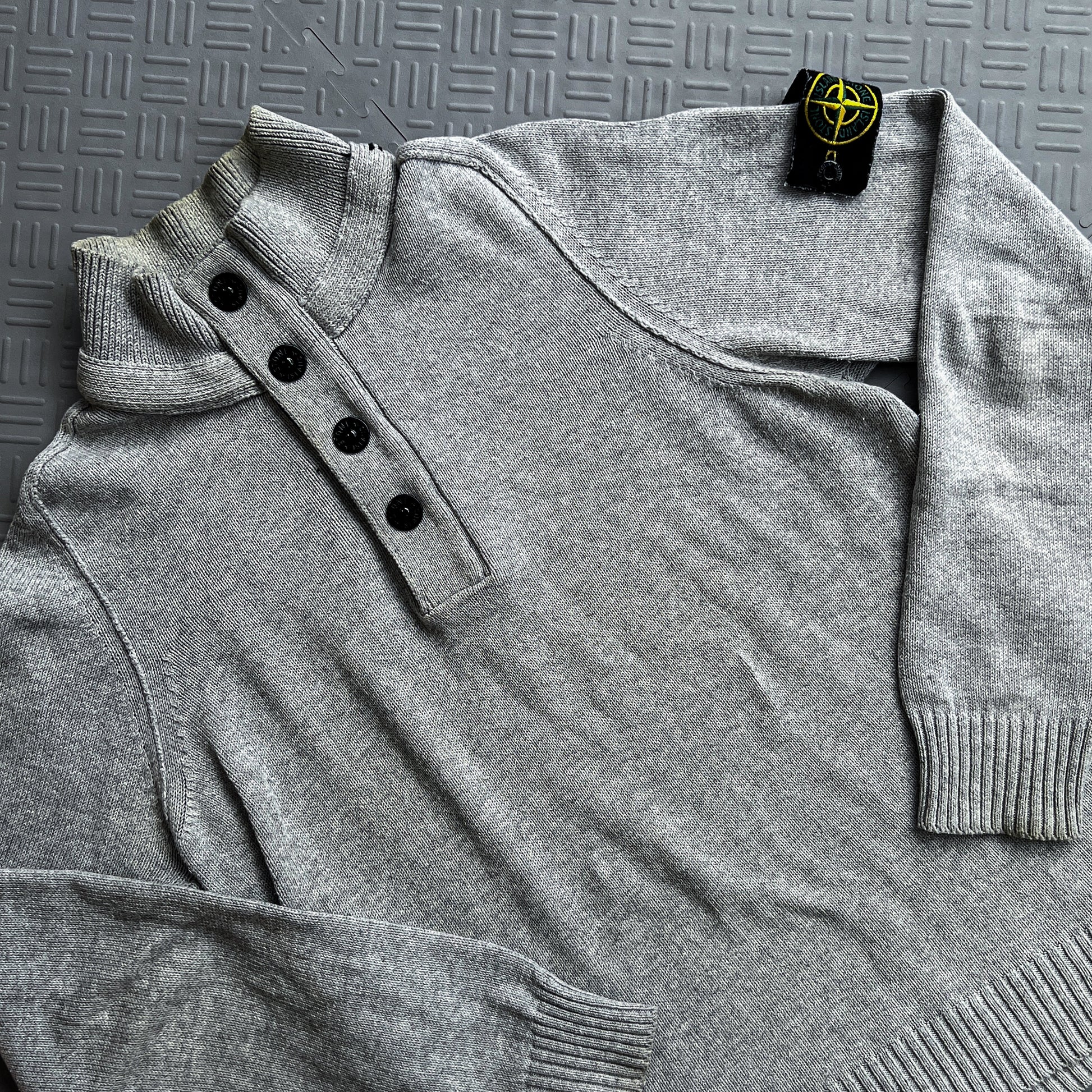 Vintage 2000’s Stone Island Quarter Zip (M)