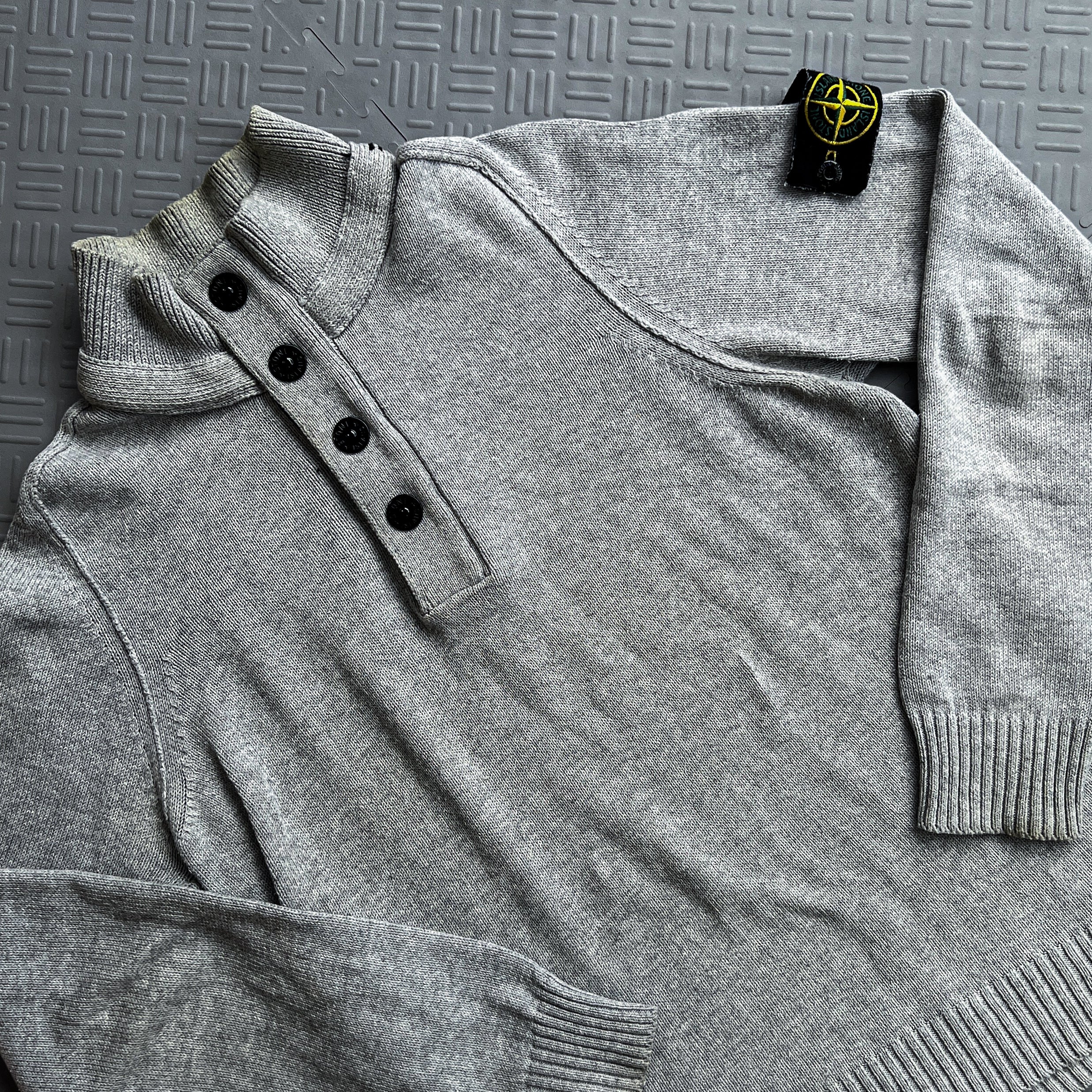 Vintage 2000’s Stone Island Quarter Zip (M)