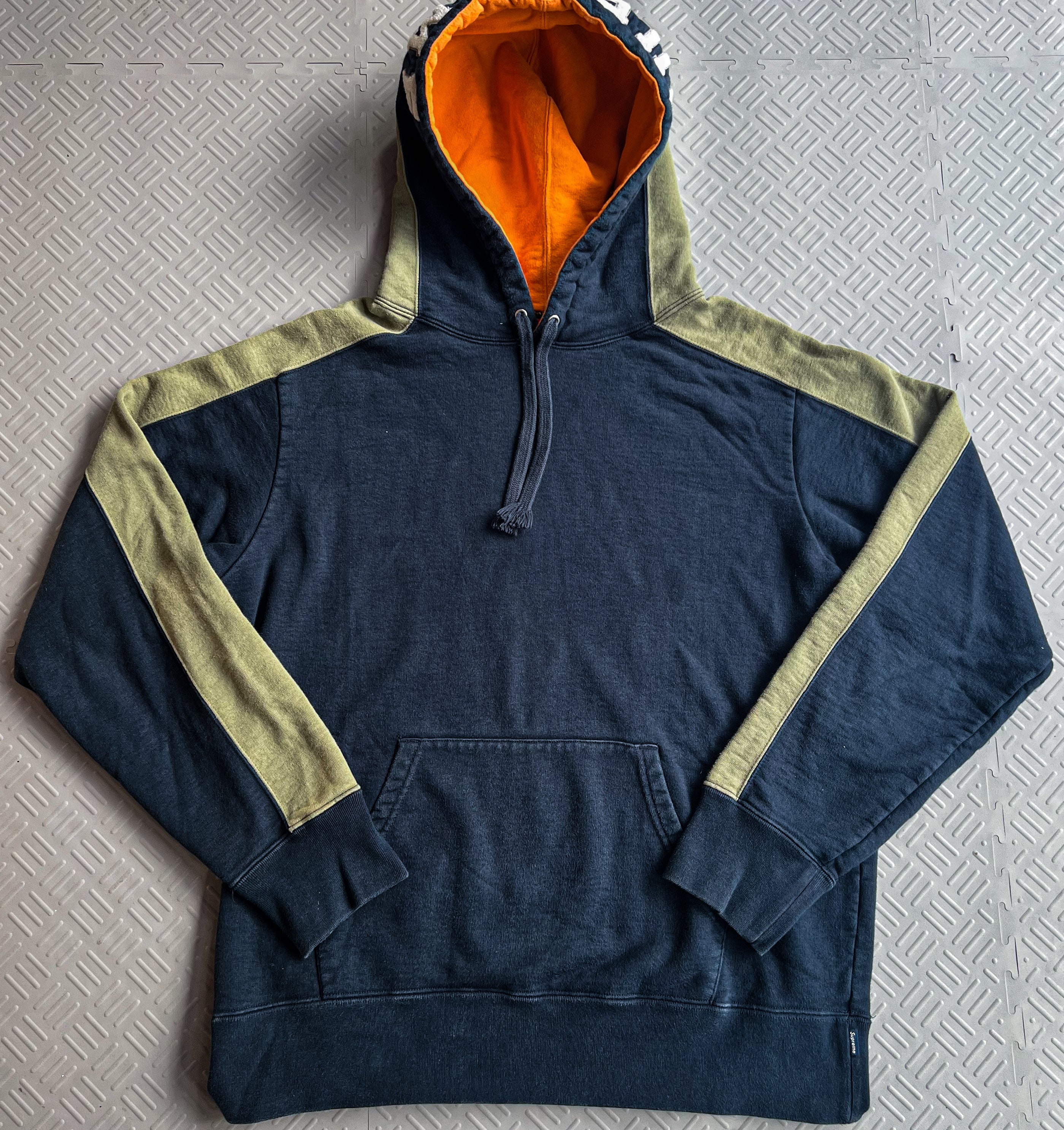 FW18 Supreme Paneled Hoodie (M)