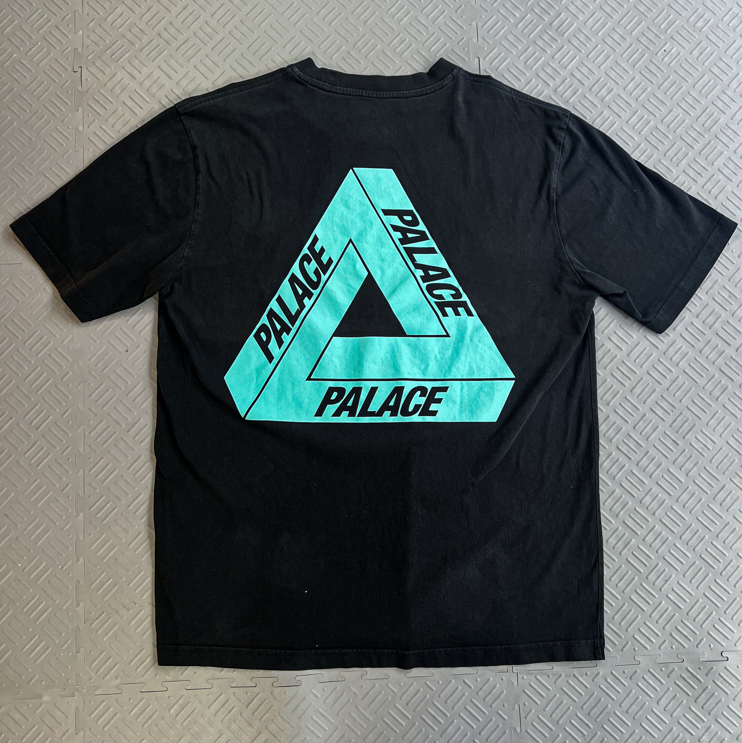 FW20 Palace Tri To Help Tee (XL)