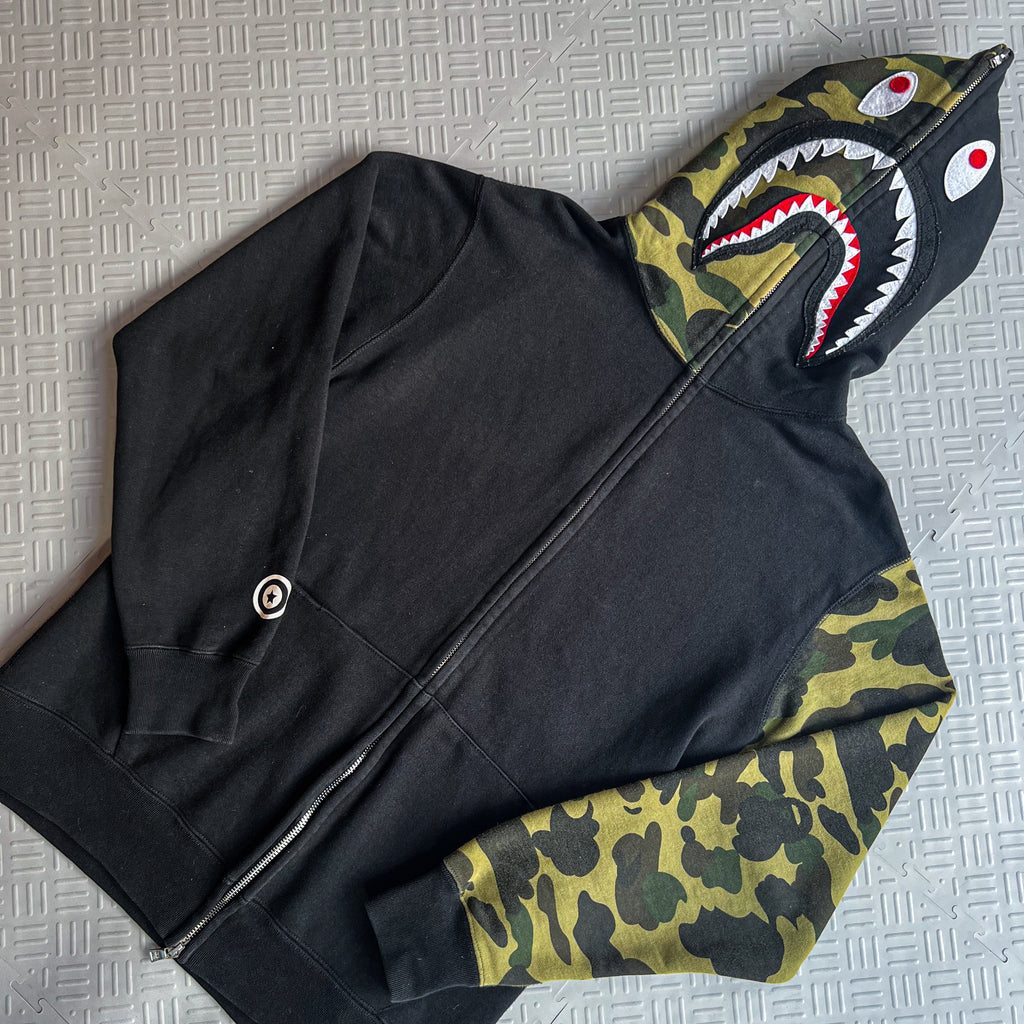 Bape Black shark Hoodie (L)