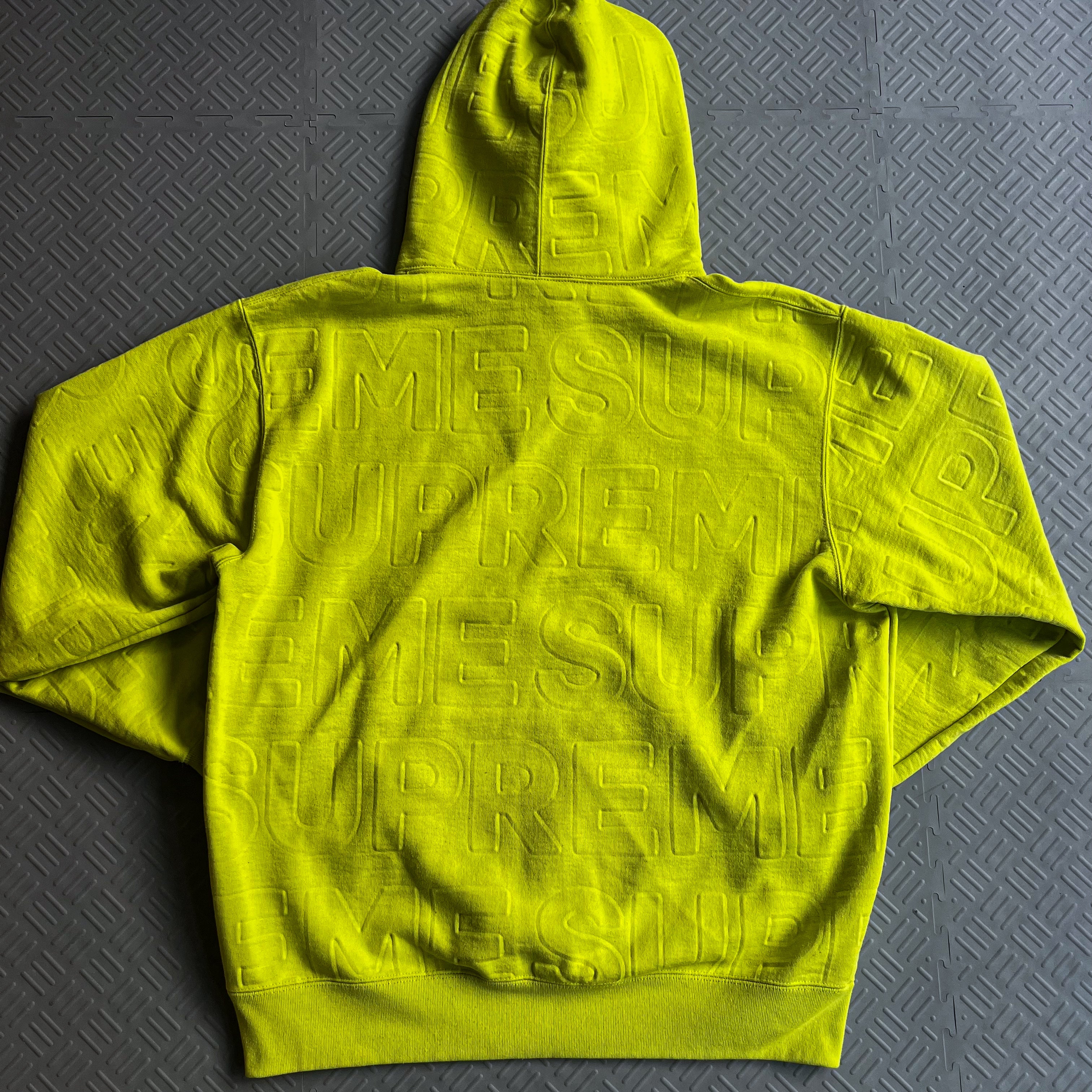 FW19 Supreme Embossed Neon Hoodie (M)