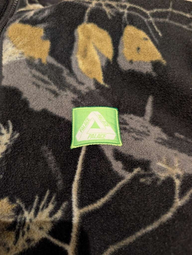FW21 Palace Reversible Realtree Vest (M)