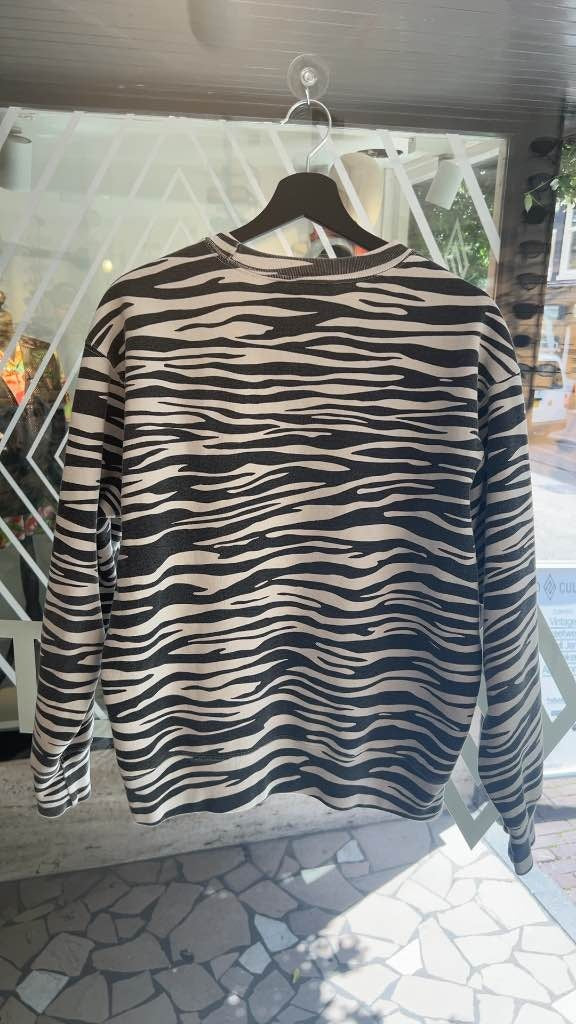 FW22 Supreme Zebra Bog Logo Sweater (S)