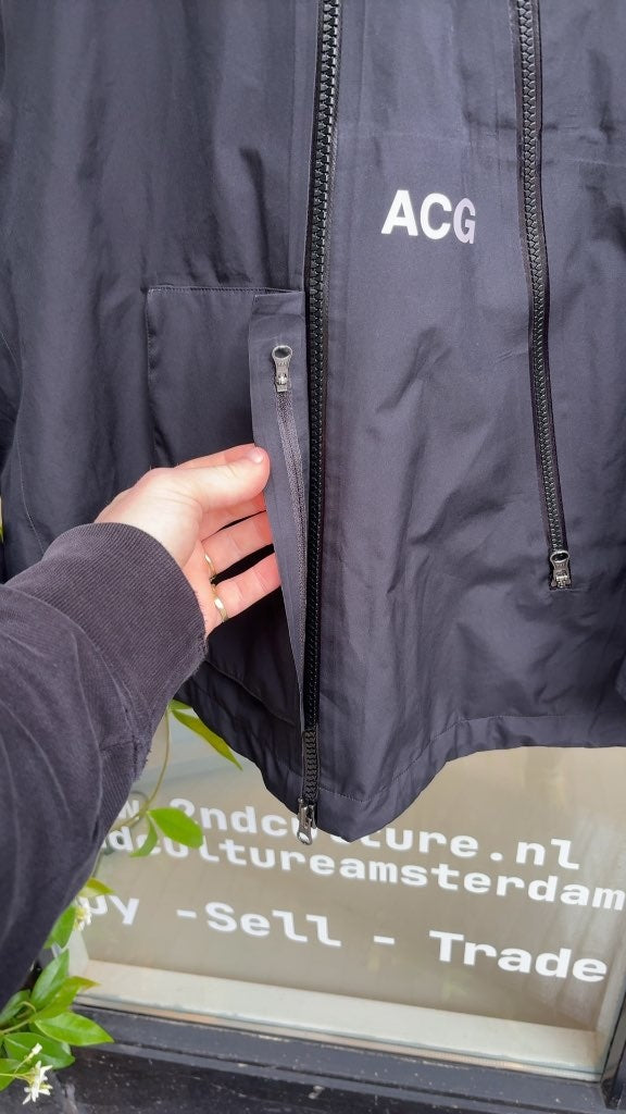 Nike ACG Goretex Womens Jacket (L)