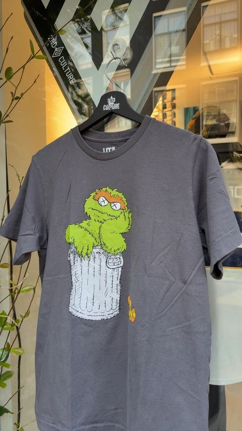 SS18 Kaws x Uniqlo The Grouch Tee (S)