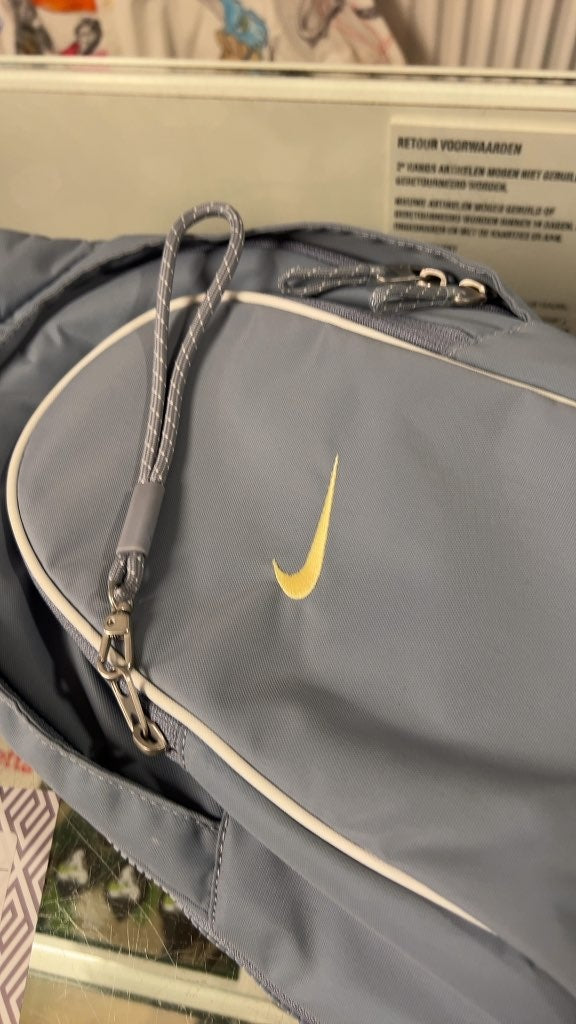 Nike Essentials Sling Bag