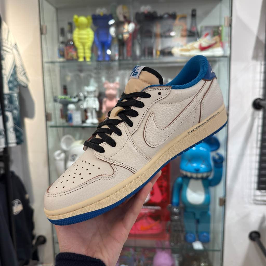 Travis Scott x Fragment x Air Jordan 1 Low (EU42,5)