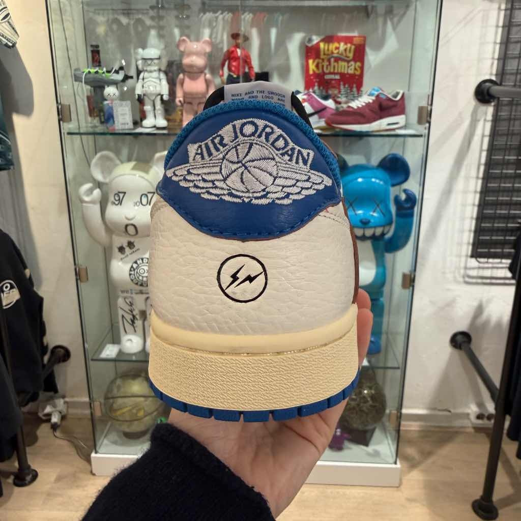 Travis Scott x Fragment x Air Jordan 1 Low (EU42,5)