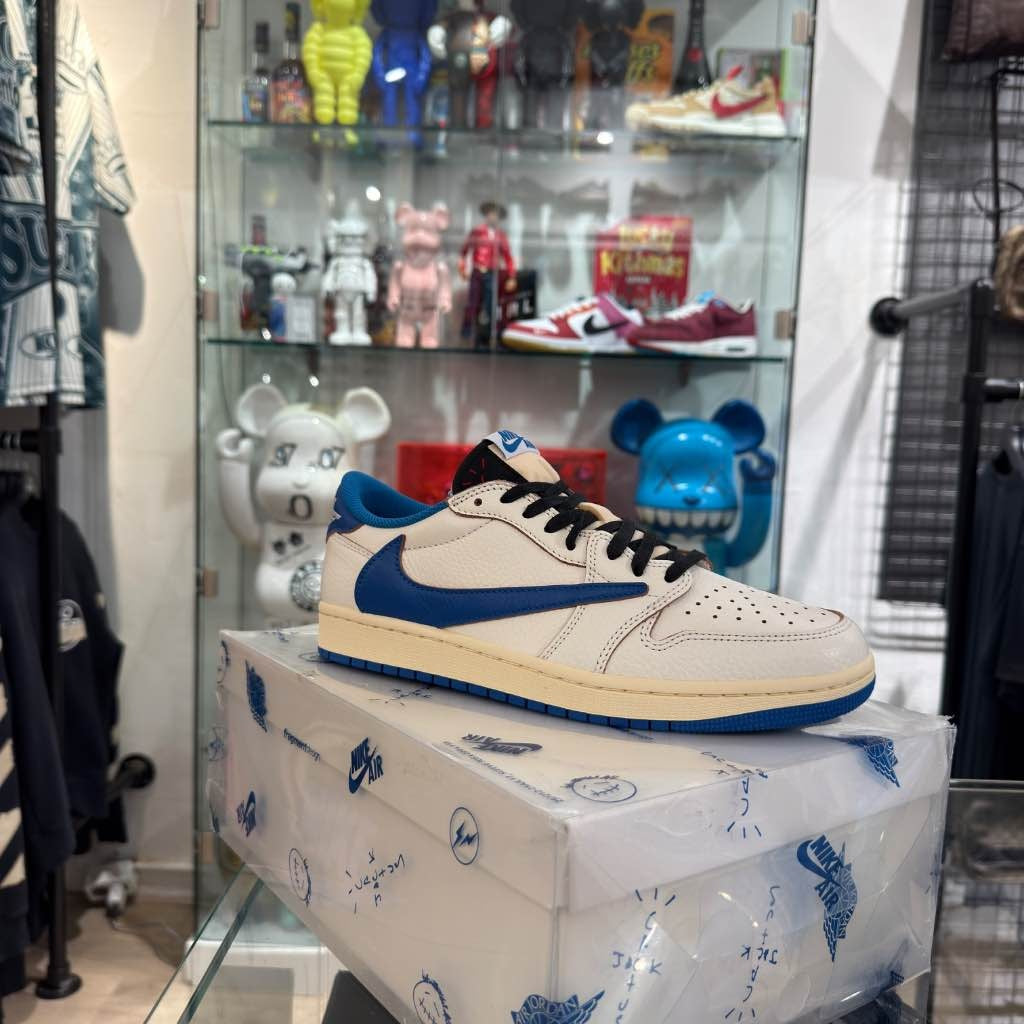 Travis Scott x Fragment x Air Jordan 1 Low (EU42,5)