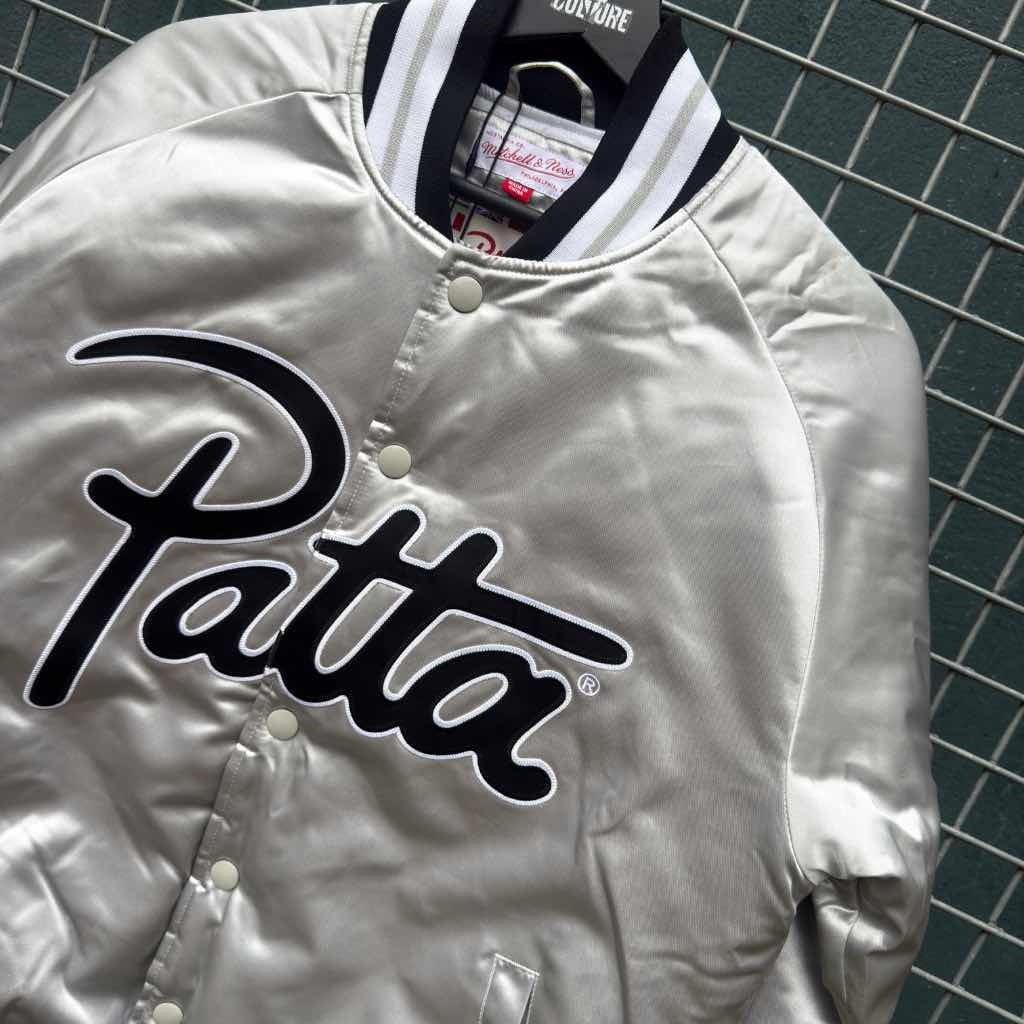 Patta x Mitchell Ness Classic Satin Bomber Silver Jacket (M)