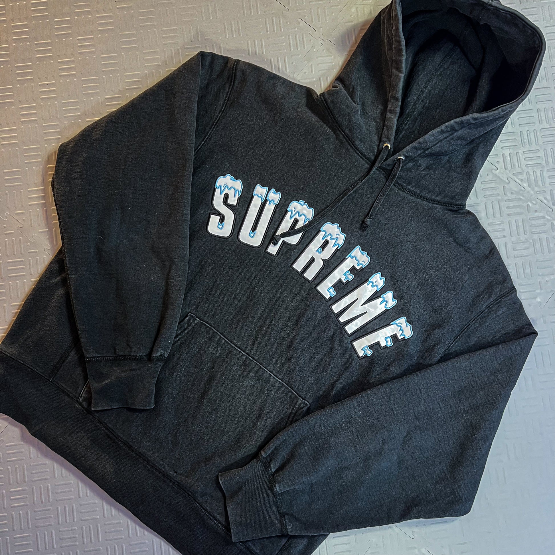 Supreme Icy Arc Logo Hoodie (M)