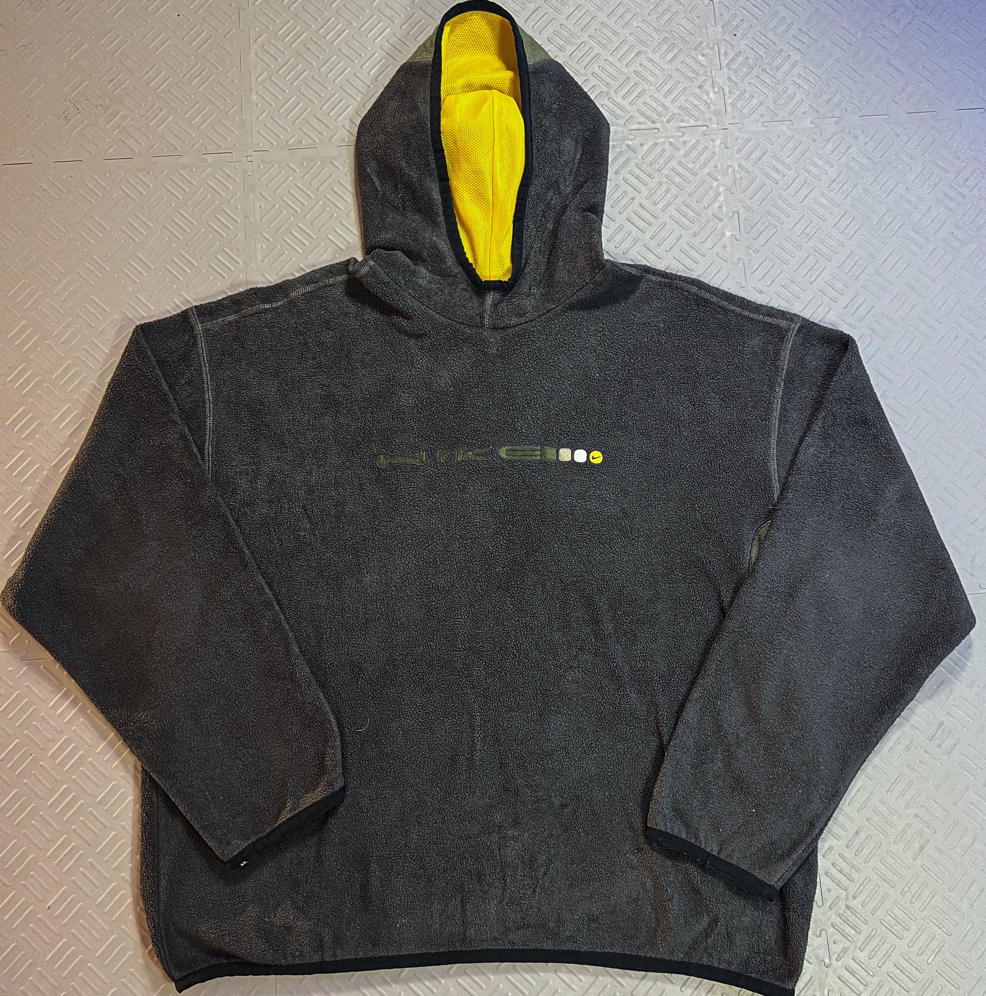 Vintage 2000’s Nike Spellout Fleece (XL)