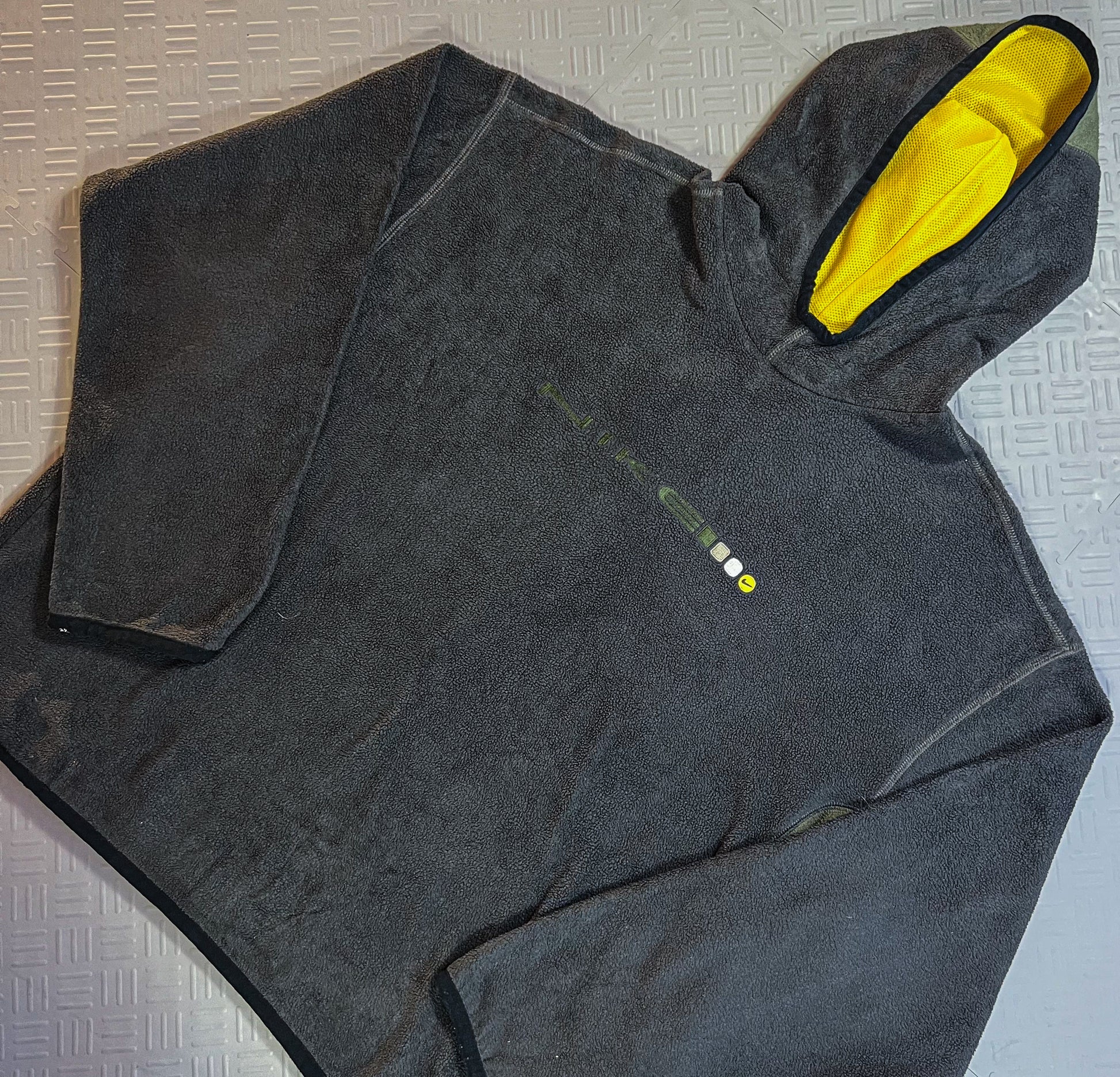 Vintage 2000’s Nike Spellout Fleece (XL)