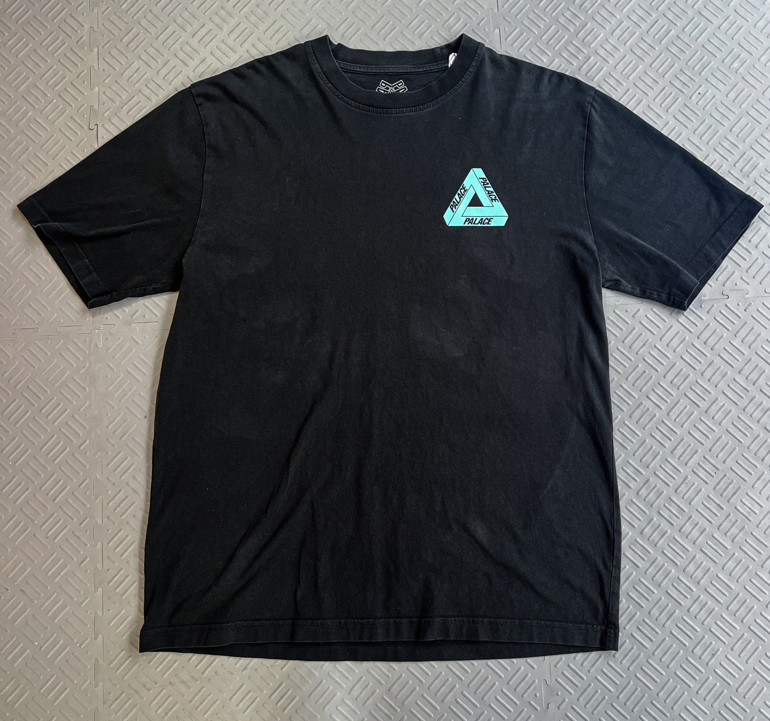 FW20 Palace Tri To Help Tee (XL)
