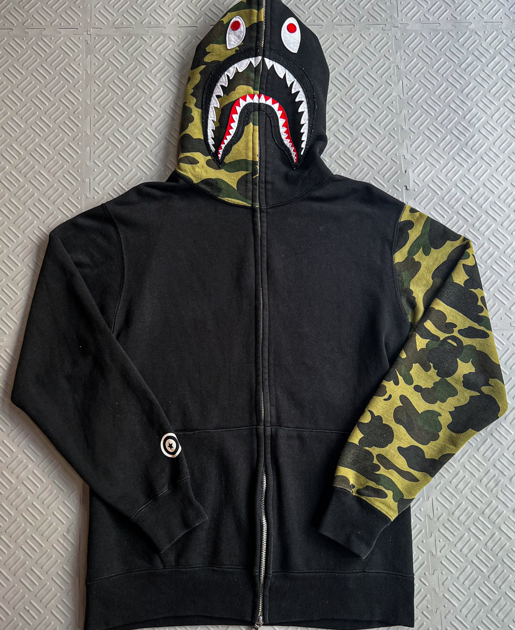 Bape Black shark Hoodie (L)