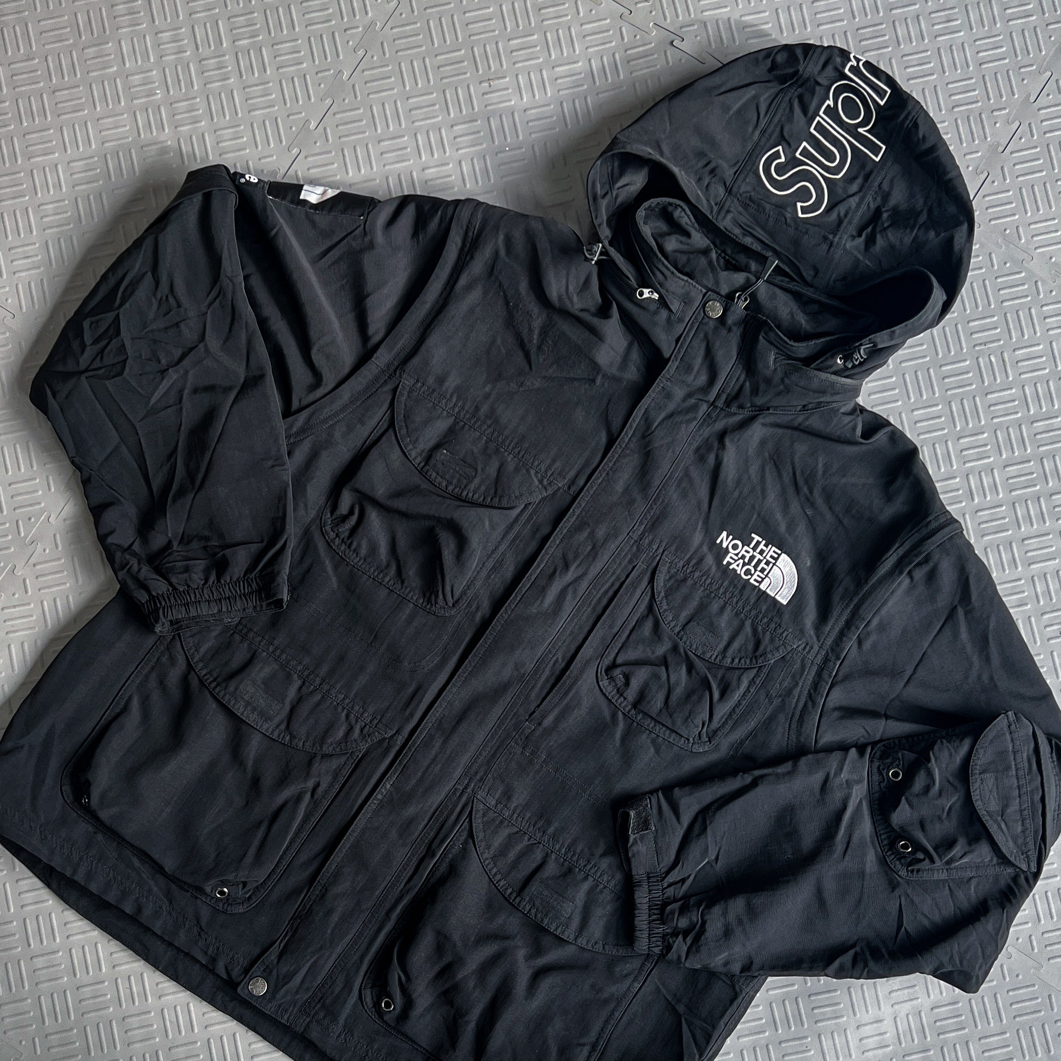 SS22 Supreme x TNF Trekking Convertible Jacket (XL)