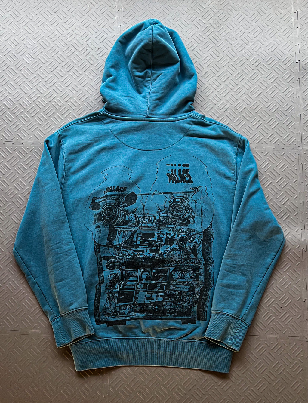 FW18 Palace Tri Wobble Hoodie (M)