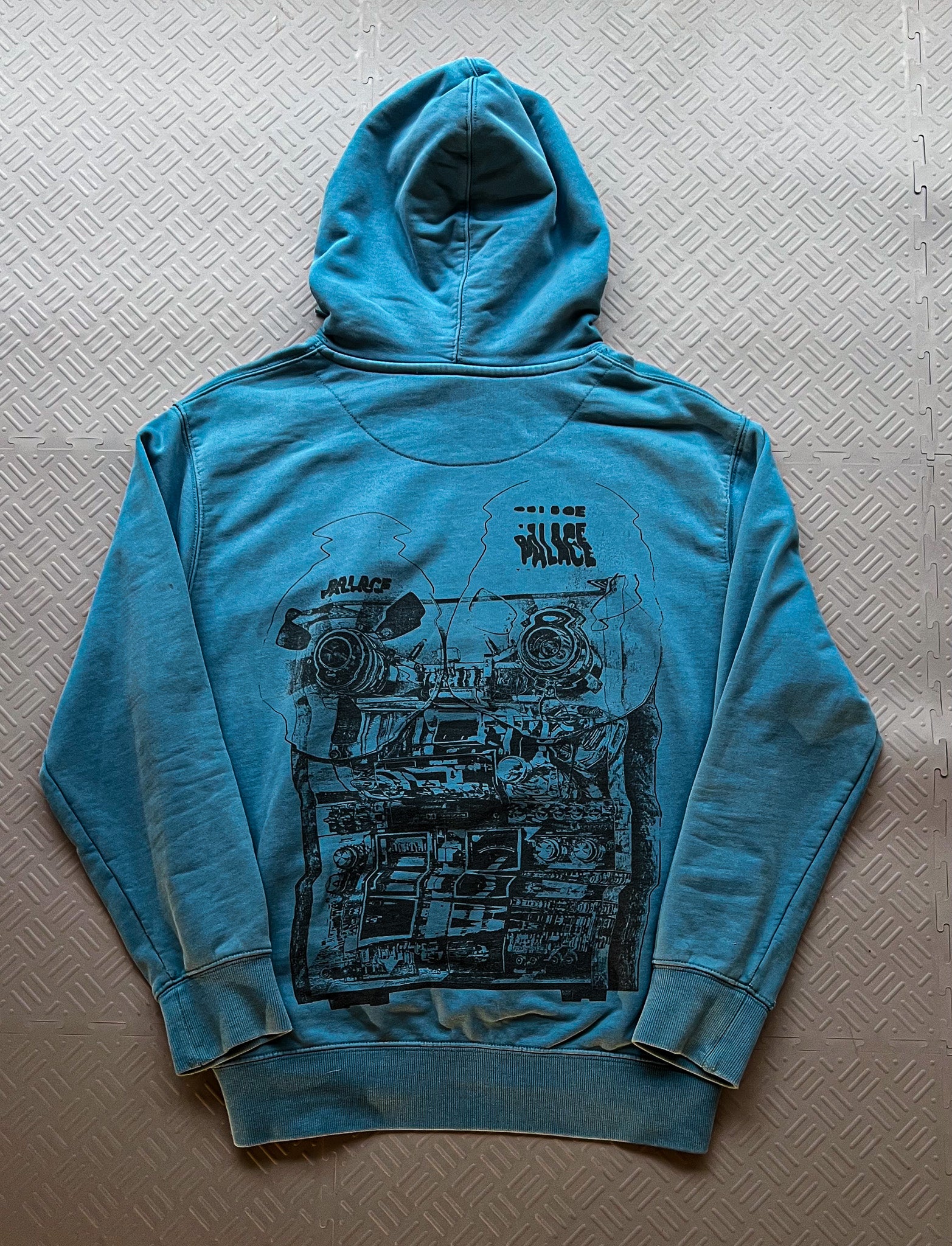 FW18 Palace Tri Wobble Hoodie (M)