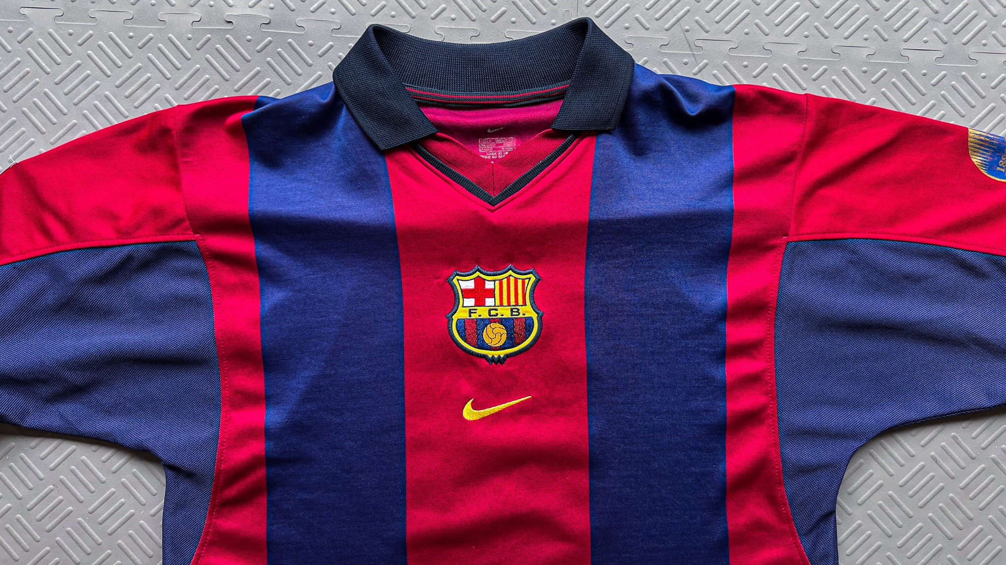2000-01 Nike Barcelona Home Shirt Rivaldo (S)