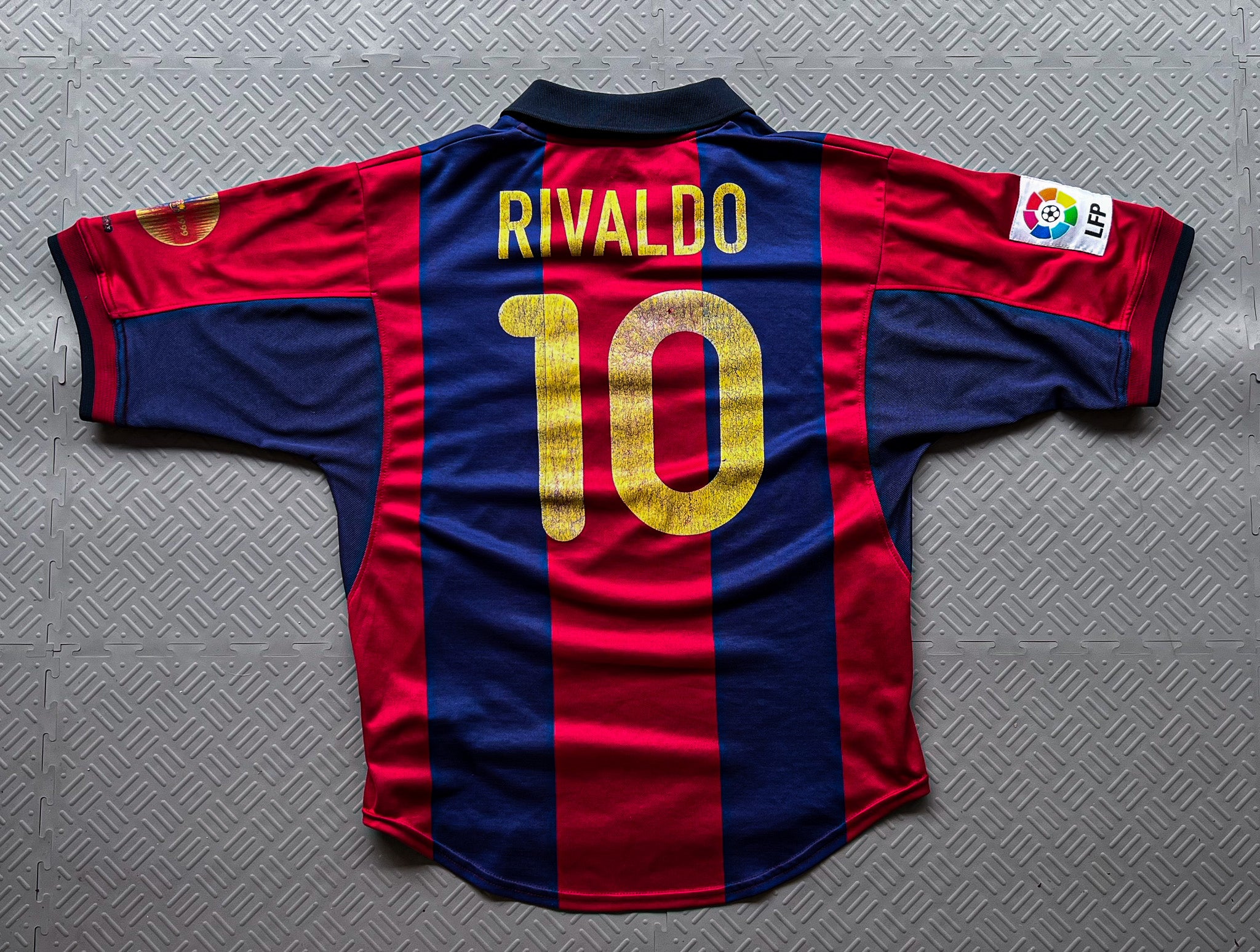 2000-01 Nike Barcelona Home Shirt Rivaldo (S)