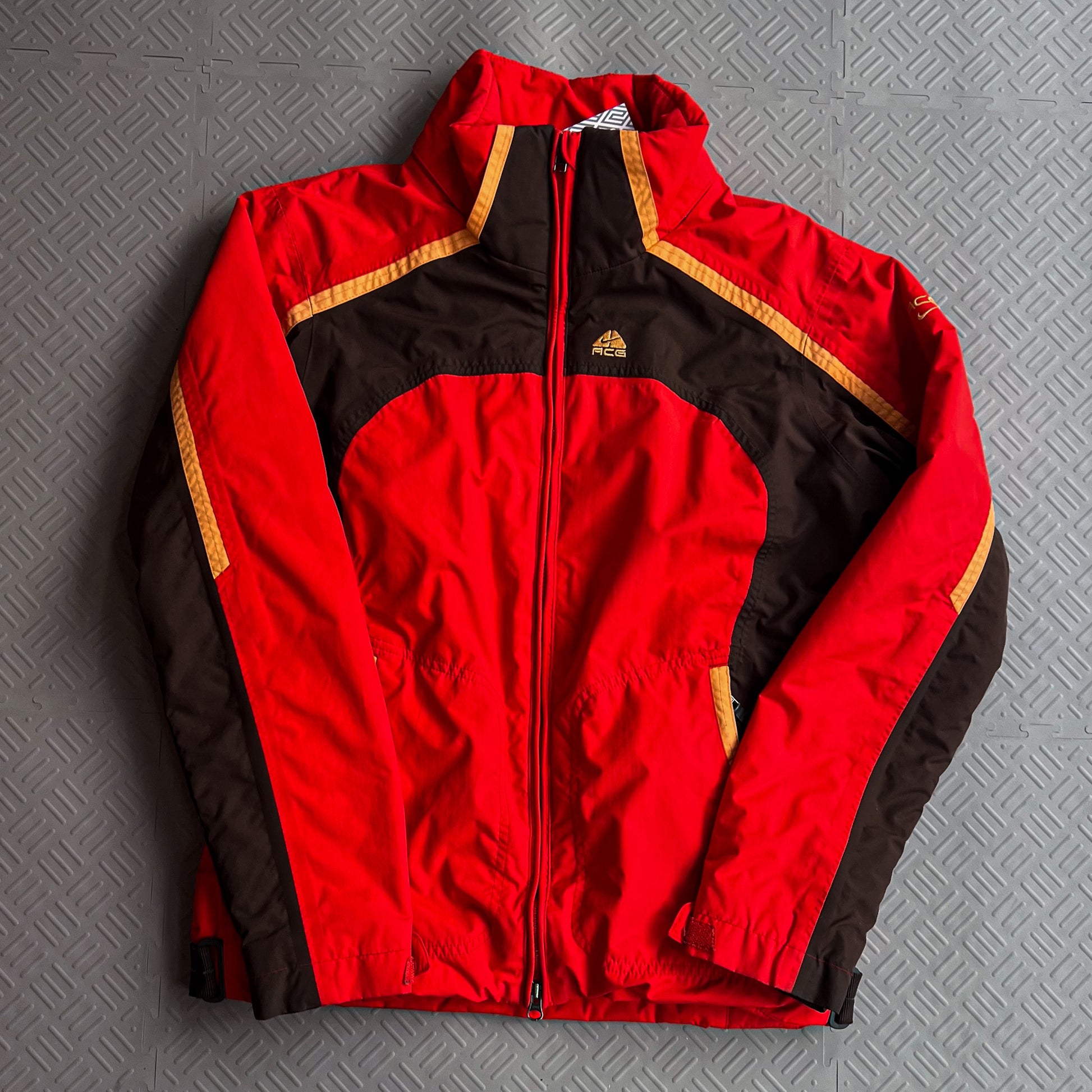 Vintage 2000's Nike ACG Brown Red Jacket (M)