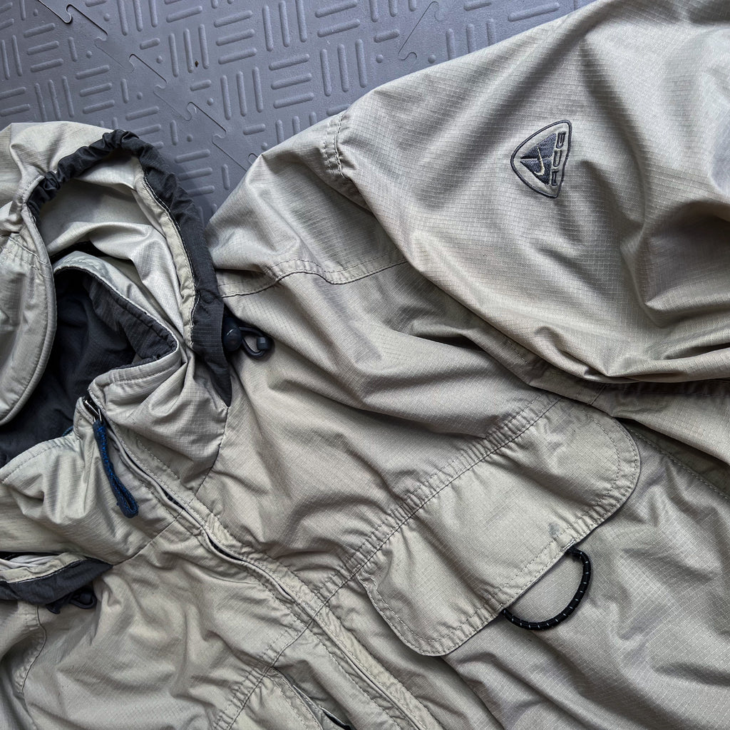 Vintage 2001 Nike ACG Hooded Jacket (L)