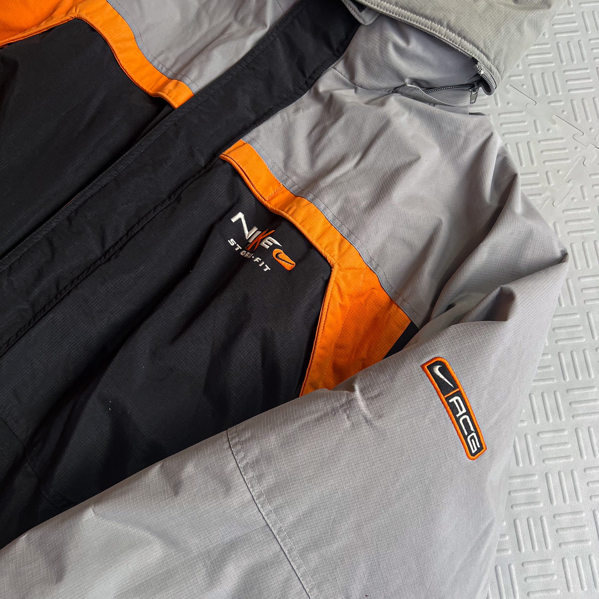 Vintage 2000's Nike ACG Storm Jacket (XL)