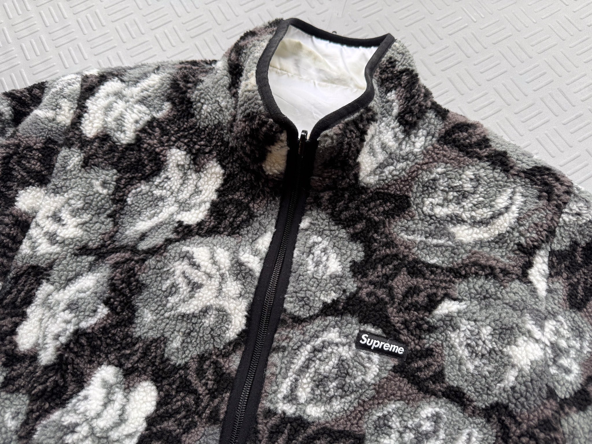 FW16 Supreme Rose Sherpa Jacket (L)