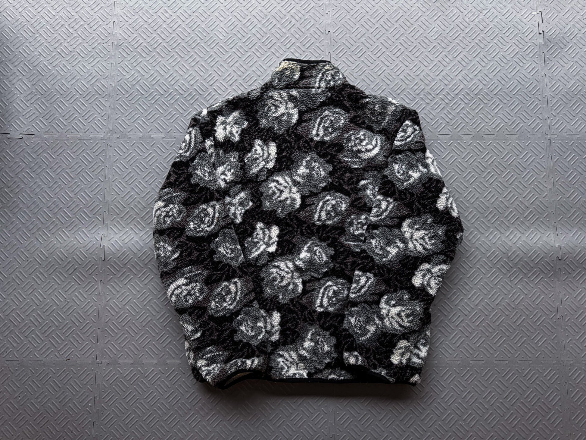 FW16 Supreme Rose Sherpa Jacket (L)