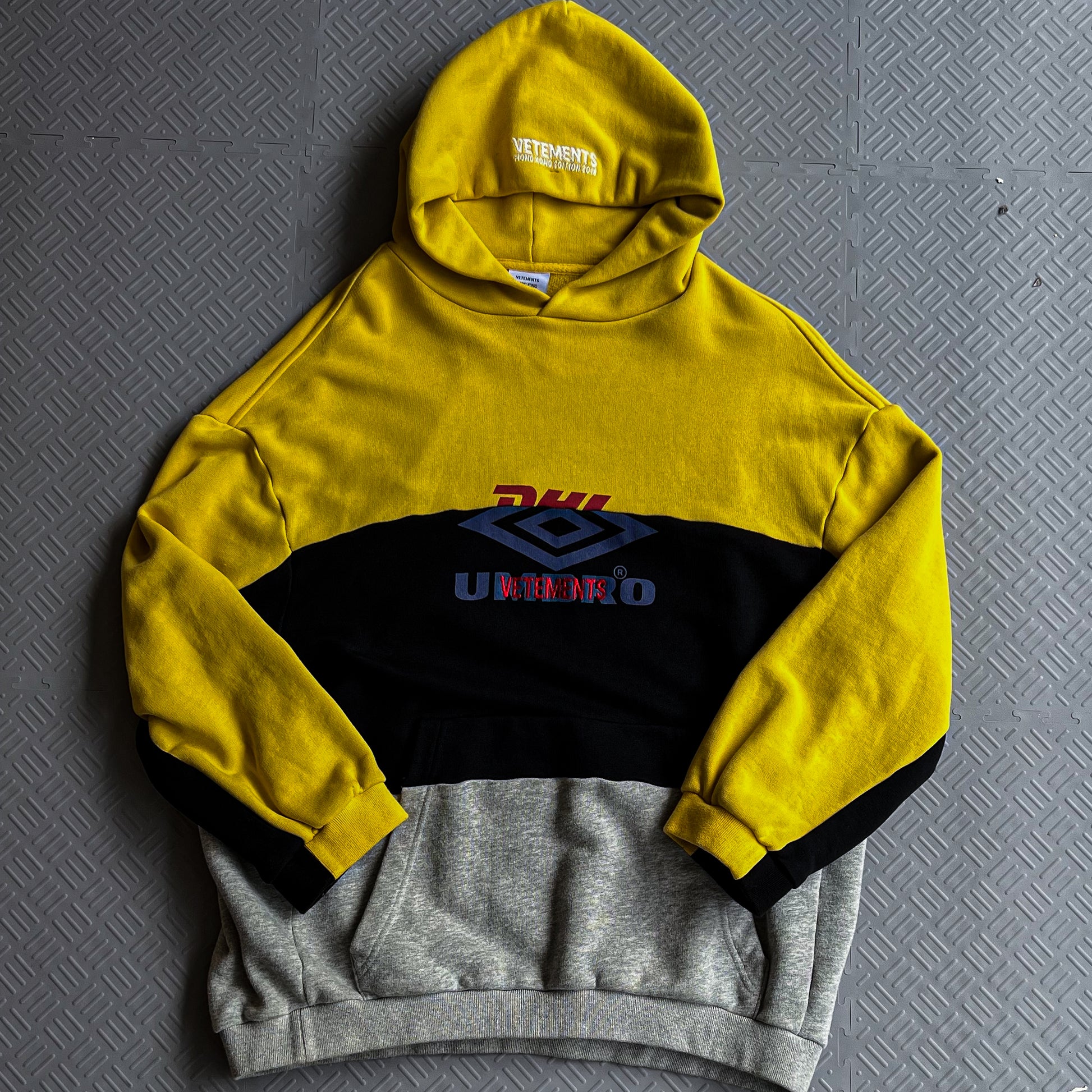 Vetements DHL Hoodie (S)