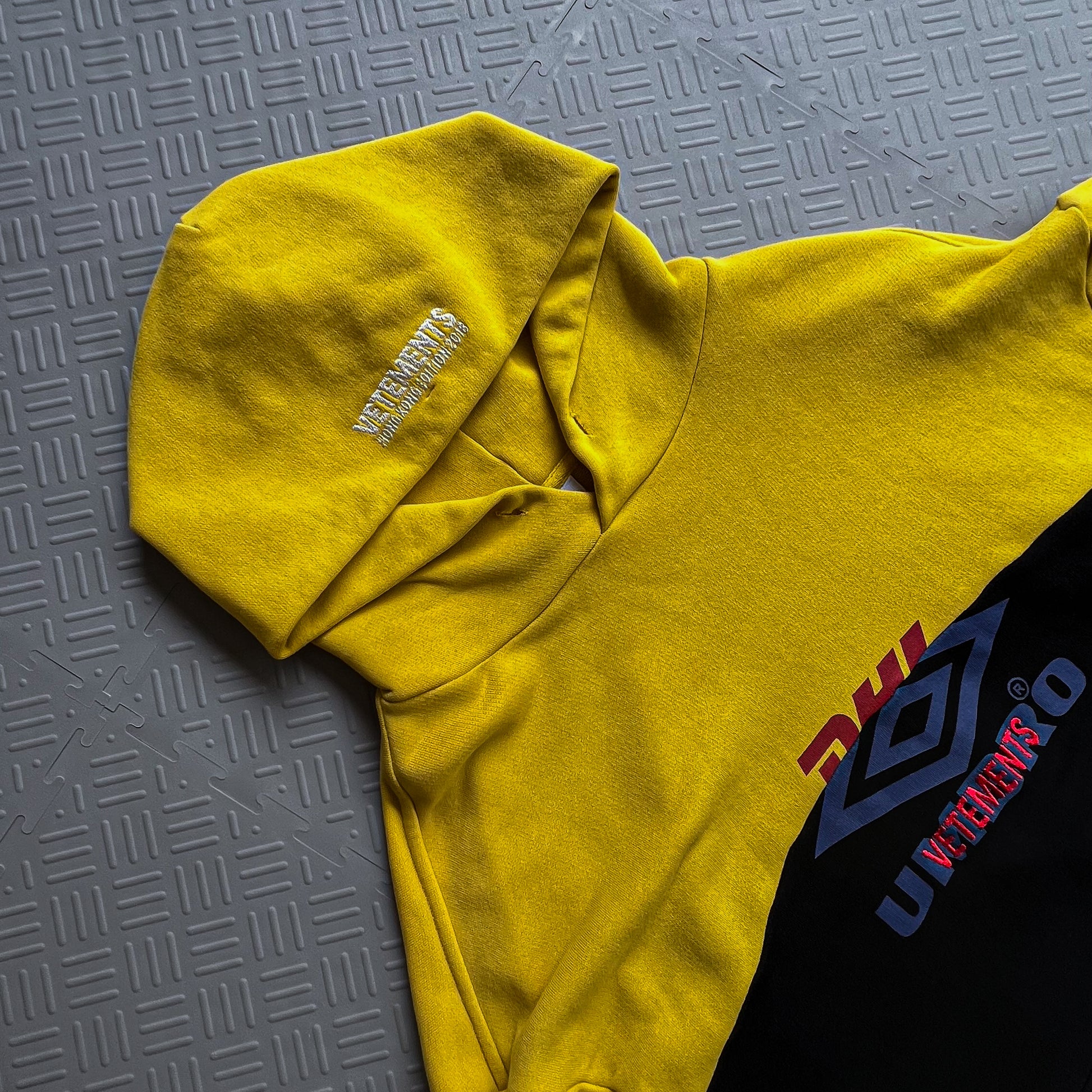 Vetements DHL Hoodie (S)