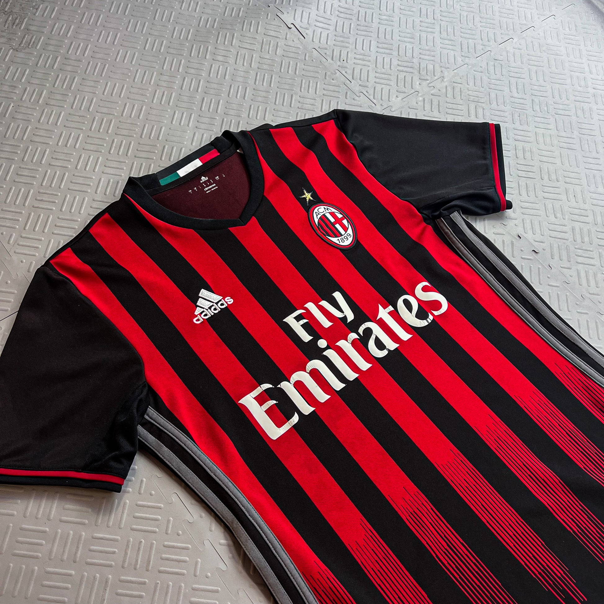 2016-17 AC Milan Home Shirt (S)