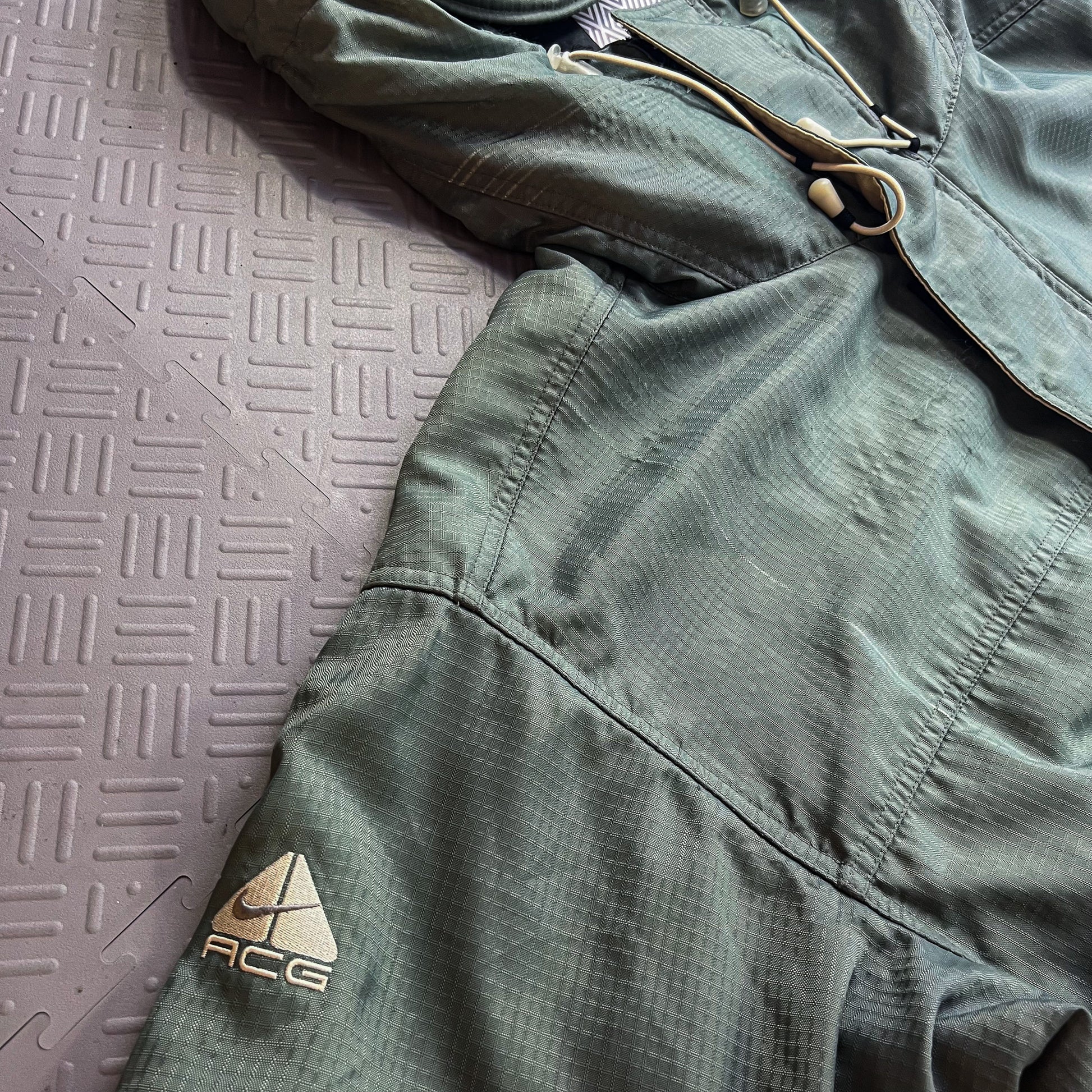 Vintage 2000's Nike ACG Windbreaker Jacket (XL)